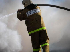 Сразу две бани пришлось тушить волгоградским пожарным  за сутки