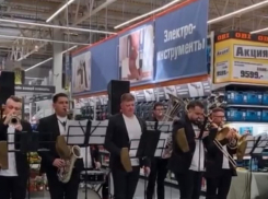 Ксению Собчак впечатлил концерт на 9 Мая в магазине Волгограда