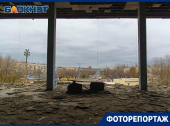 Мертвый кинотеатр «Юбилейный» изнутри показал волгоградский фотограф