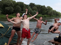 На пляже надо купаться с ребенком, а не бухать, - волгоградский врач Анатолий Белоглазов