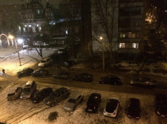 Верующие волгоградцы перед рождественской службой побросали авто на новом газоне