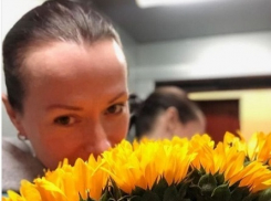 Олимпийская чемпионка похвасталась подаренным букетом с подсолнухами