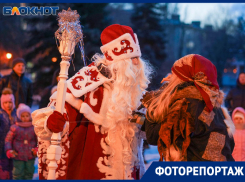 В Волгограде с песнями и танцами открыли резиденцию Деда Мороза: фоторепортаж