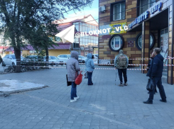 Из-за принесенной курьером странной коробки эвакуировали гостиницу в Волгограде