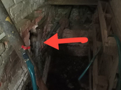 Дождь из фекальных стоков льется на голову волгоградке