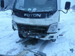 В Волгограде лихач погиб, протаранив на «Ниве» грузовик 