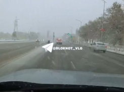 На отсутствие снегоуборочной техники в шторм обратил внимание волгоградец: видео