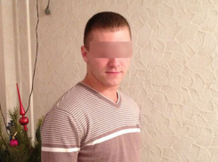 На народный суд отдали следователя, обещавшего разбить голову похоронившей двоих детей волжанке