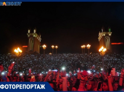 «Вы меня все за!»: неистовая вечеринка Gayazov$ Brother$ и Нюши в центре Волгограда собрала тысячи людей