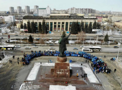 Власти Волгоградской области просто обнаглели, - депутат Госдумы на праздничном митинге