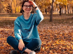 Любовница Евгения Петросяна устроила фотосессию на Мамаевом кургане