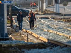 Опасным аттракционом назвали волгоградцы катание по кривым рельсам наспех запущенного скоростного трамвая