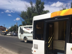 В очередной раз на дороге в Волгограде сломался автобус «Питеравто»