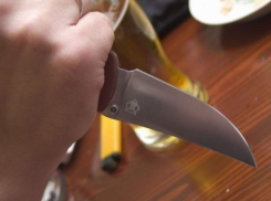 В Волжском рецидивист ударил ножом 25-летнего друга