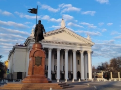 Обещание 20-летней давности о переносе памятника в центре Волгограда исполнили власти 
