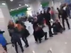 Празднующие День защитника Отечества волгоградцы подрались из-за столика в фуд-корте