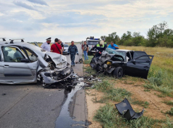Под Волгоградом один человек погиб и двое пострадали в ДТП из-за уснувшего водителя