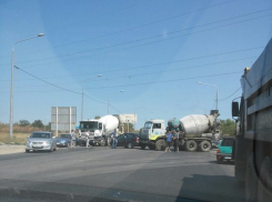 В Волгограде тройное ДТП парализовало движение на третьей Продольной 