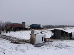 Грузовик протаранил «БТР-80» с военнослужащим за рулем: мужчина в больнице под Волгоградом