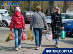Чем закупились волгоградцы к Пасхе на рынке - в объективе фотографа
