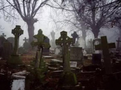 Мужчина замерз насмерть в июне на кладбище Волгоградской области 