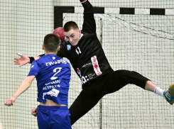 Гандболистов «Каустика» разгромили «медведи» в Перми