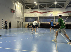 Волгоградец обыграл волгоградца в гандбольном чемпионате