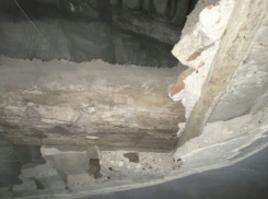 Аварийный дом с рухнувшим потолком администрация в Волгограде признала отличным для проживания