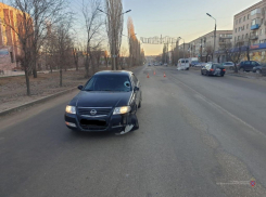 В Волжском выясняют личность женщины, погибшей после наезда Nissan