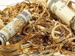 В Волгограде у замдиректора крупной фирмы похитили 400 тысяч и украшения