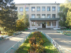 Школа под Волгоградом отметила 100-летний юбилей