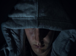  Неизвестный среди бела дня напал на жительницу Волгоградской области