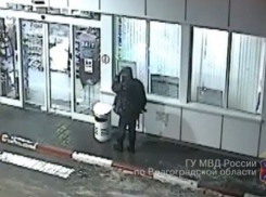 Дерзкий мужчина с «калашом» напал на автозаправочную станцию под Волгоградом