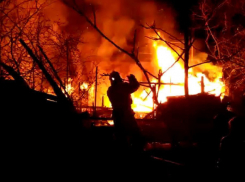 Двое мужчин едва не сгорели заживо в сарае под Волгоградом