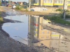 «Пятый день льет»: потоп показали в частном секторе Волгограда 