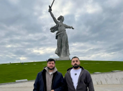 Исполнителя хита «Чародейка» заметили в Волгограде 