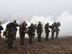 200 военнослужащих приступили к разминированию полигона в Волгоградской области 