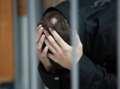 Экс-дознавателю МВД грозит 9 лет колонии за взятку и сокрытие документов в Волгограде