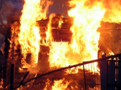 При пожаре под Волгоградом пострадала 77-летняя пенсионерка 