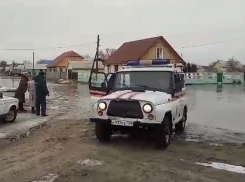 Региональные власти готовят технику для масштабной эвакуации людей из зоны паводка