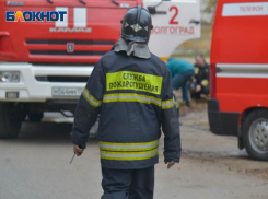 Мужчину спасли из полыхающего дома в Волгоградской области 