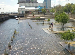 Горожане открыли купальный сезон на набережной Волгограда 