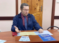 Экономист рассказал, что делать волгоградцам с падающим рублем