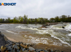 «Вода нашла более простой путь»: комиссия чиновников скрыла прорвавшуюся плотину под Волгоградом