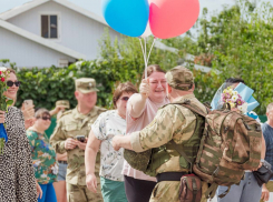 Под Волгоградом со слезами радости встретили военнослужащих со спецоперации