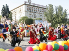 800 человек прошествуют по набережной Волгограда