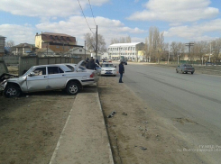 Двое водителей и маленькие дети пострадали в тройном ДТП в Волгограде 