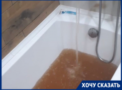 «Для ремонта придется перекопать весь центр»: непригодная для жизни вода течет из кранов в Волгограде 