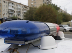 Волгоградец на Daewoo Nexia врезался в камень: пассажирка получила сотрясение мозга