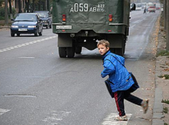 На юге Волгограда водитель на ВАЗ-2109 сбил 11-летнего школьника